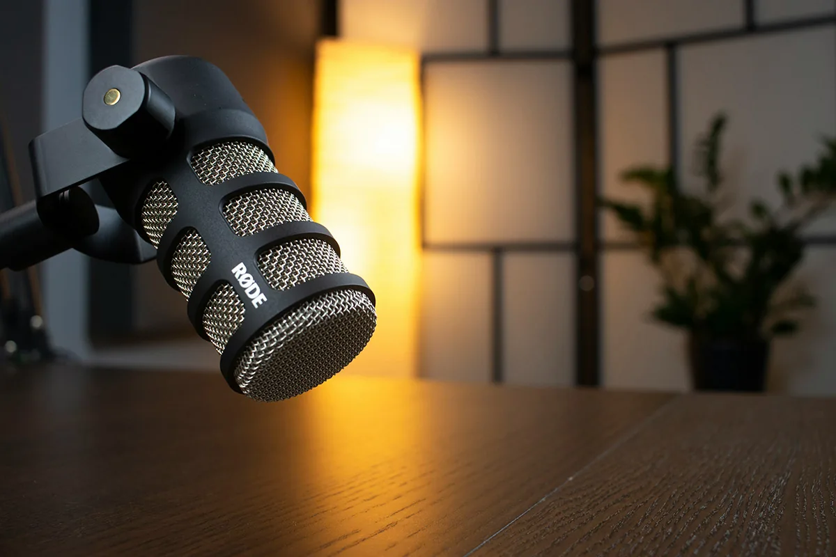 Micro de podcast en situation au studio
